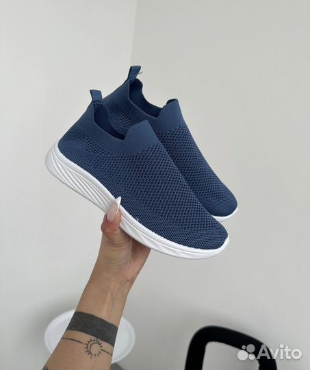 Кроссовки женские новые