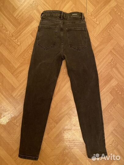 Джинсы stradivarius mom slim