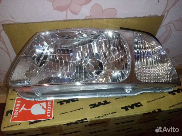 Левая фара Hyundai Accent TYC