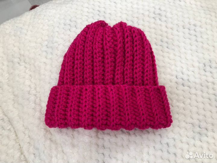 Зимняя, осенняя вязанная женская шапка на заказ