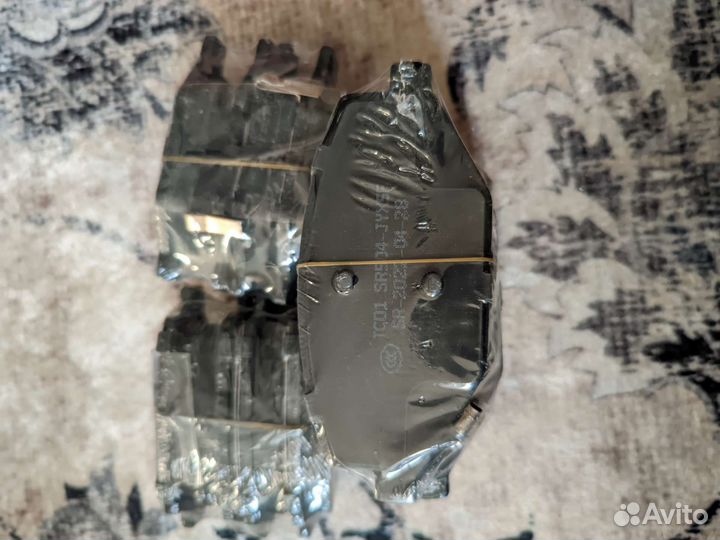 Тормозные колодки Geely Coolray передние и задние