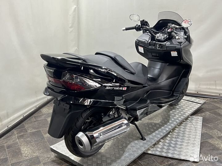 Максискутер Suzuki Burgman (SkyWave) 400