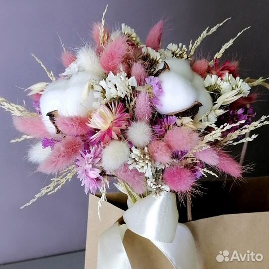 Розовый букет из сухоцветов