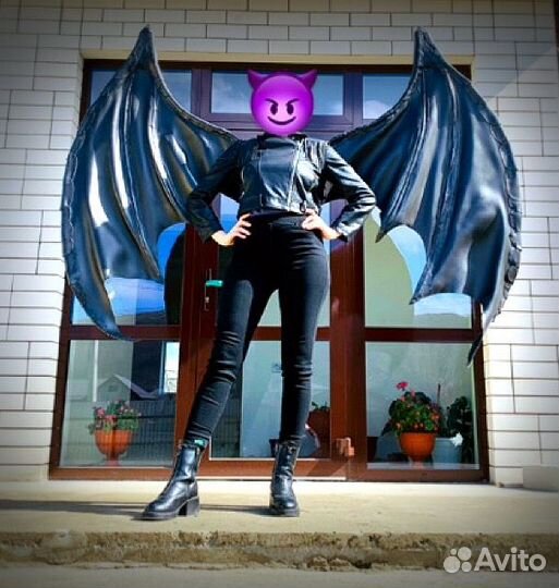 Крылья черные