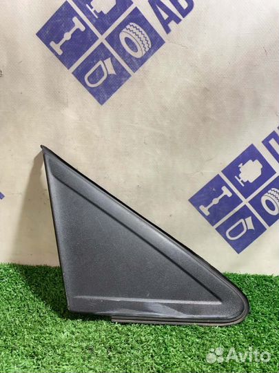 Накладка двери передняя правая Ford Focus 2+