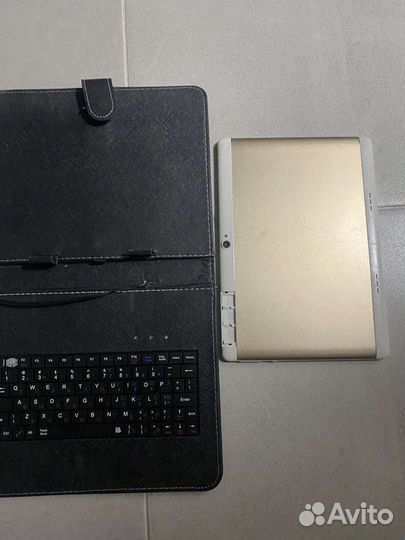 Планшет с клавиатурой в чехле