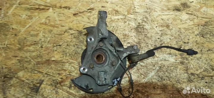 Кулак поворотный передний правый Opel Astra J