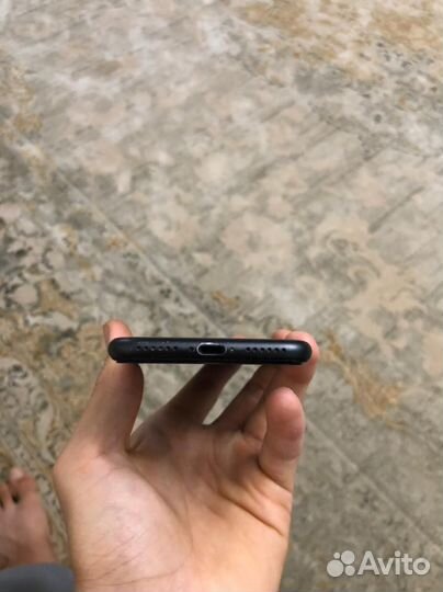 Телефон iPhone 8 64 gb