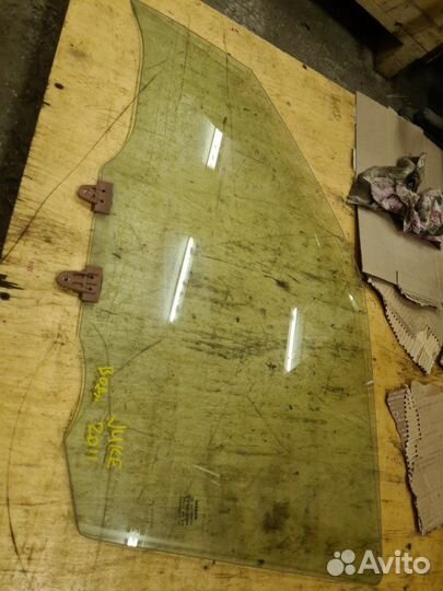 Стекло переднее левое Nissan Juke F15 HR16DE 2011