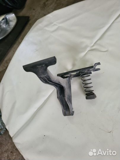 Ручка открывания капота Renault Fluence седан M4R