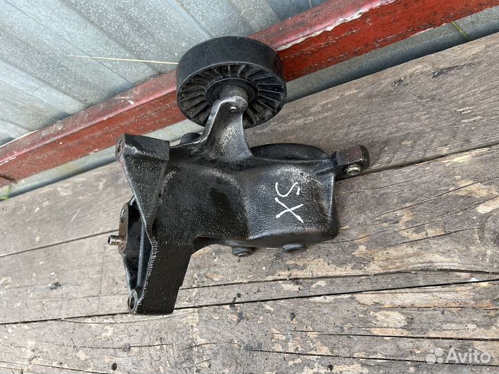 Кронштейн генератора Citroen Xsara