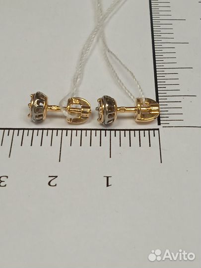 Золотые серьги с бриллиантом
