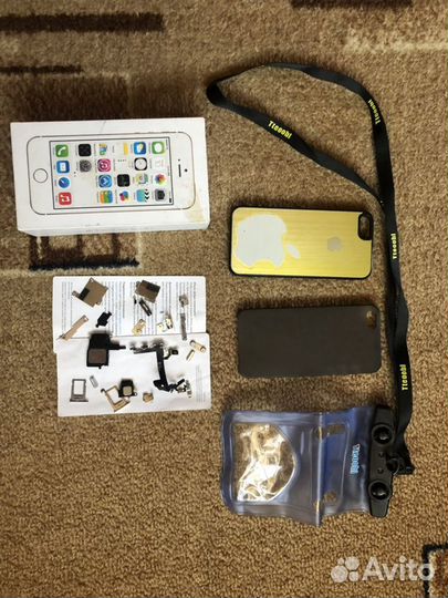 Запчасти, чехлы, наушники. iPhone 5s