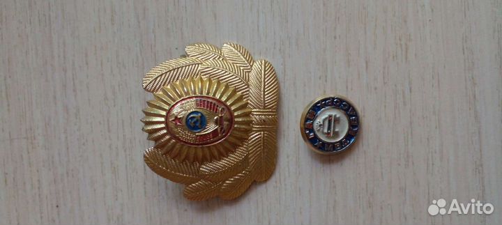 Кокарда и значек)