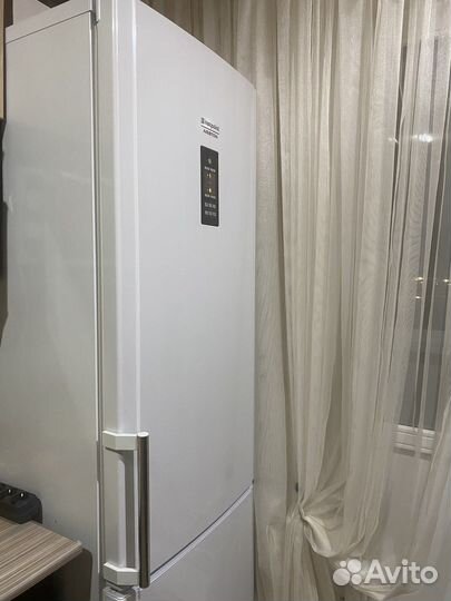 Холодильник Hotpoint ariston бу