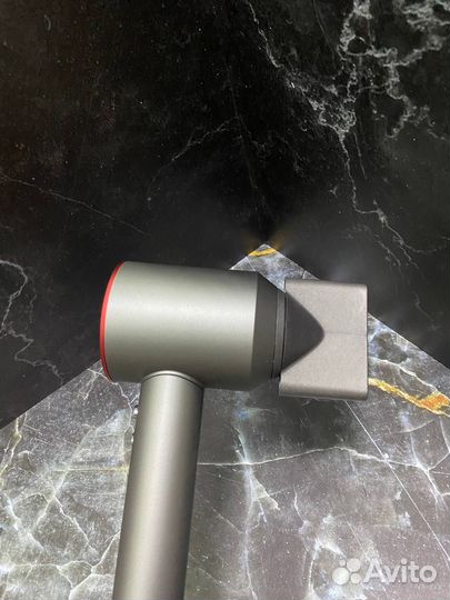 Фен Dyson в разных цветах