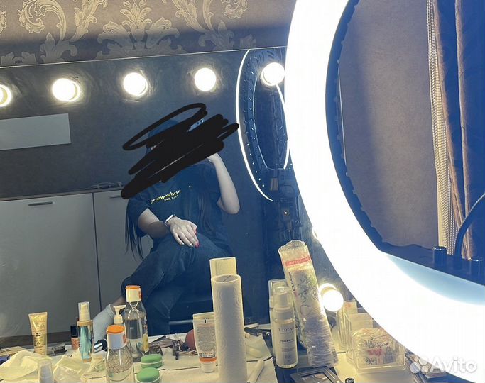 Гримерное зеркало с лампочками