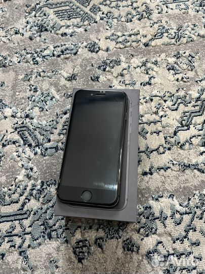 iPhone 8, 64 ГБ