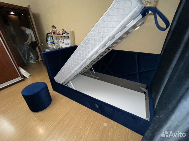 Углововая кровавать 140/200