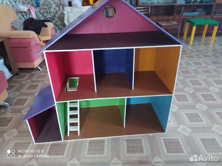 Продается кукольный домик для девочки