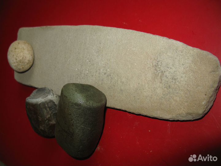 Скифы, каменная зернотерка с пестами №8