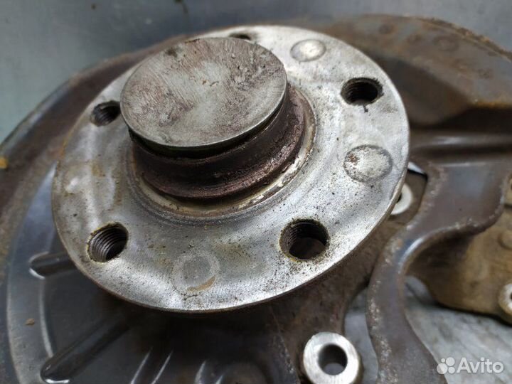 Кулак поворотный задний левый Volkswagen Golf Vi