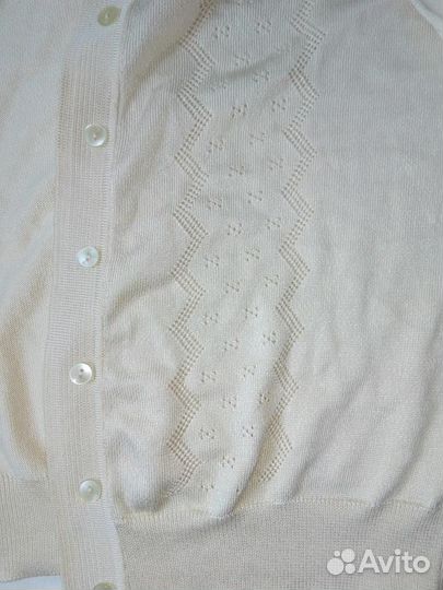 Женская кофта бежевого цвета