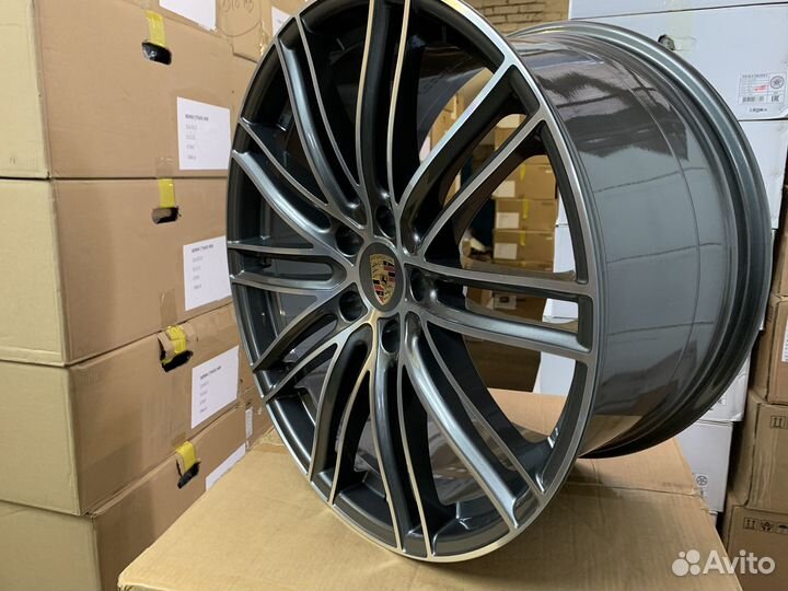 Колеса на Porsche Macan R21 зимние