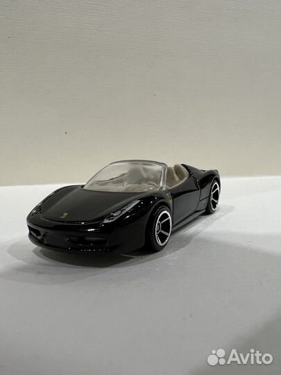 Hot wheels ferrari 1:64