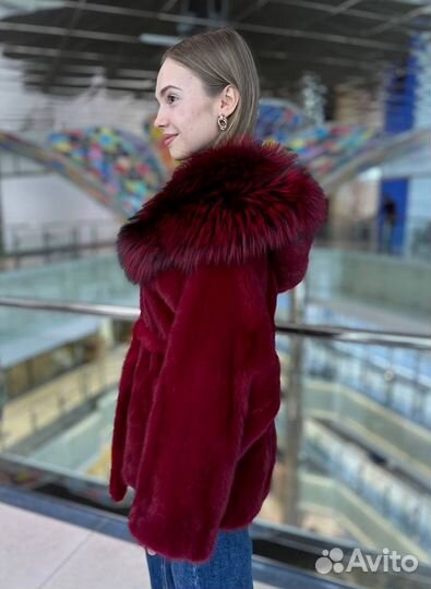 Шуба из меха скандинавской норки с капюшоном из ме