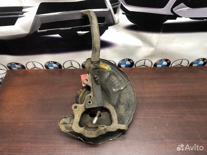 Кулак передний левый Mercedes W211