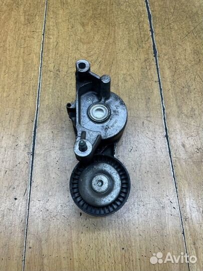 Натяжной ролик приводного ремня Volkswagen Golf 5