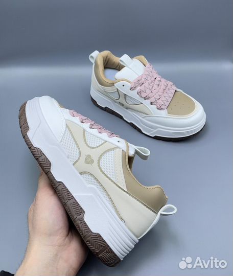 Кроссовки женские