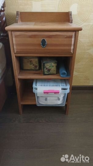 Тумбочки прикроватные