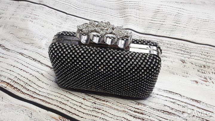 Клатч стразы, лак бежевый