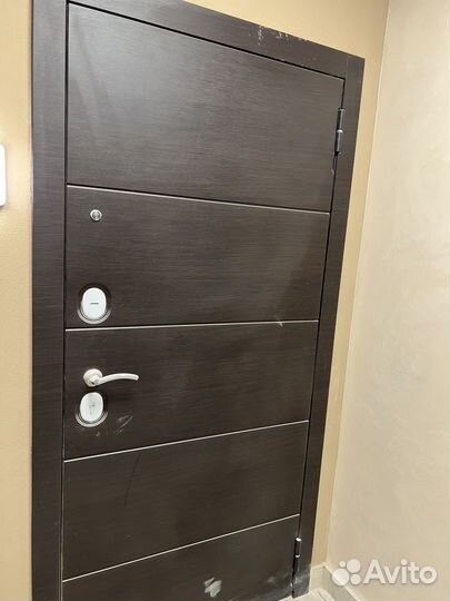 Дверь входная металлическая от застройщика