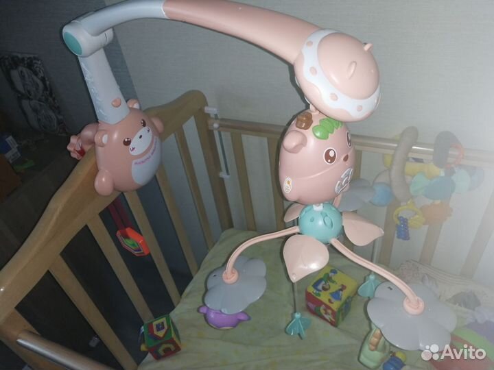 Музыкальный мобиль на кроватку