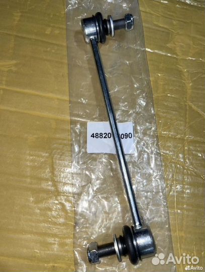 Передняя стойка стабилизатора на Toyota Camry 70