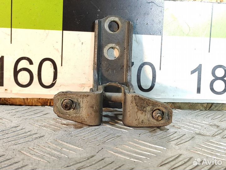 Петля двери задней правой нижняя Mitsubishi Lancer