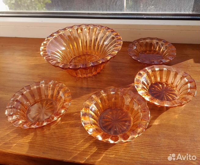 Продаю вазу из цветного стекла