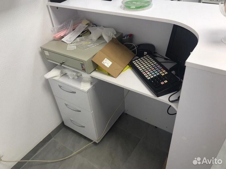 Стойка ресепшн в наличии