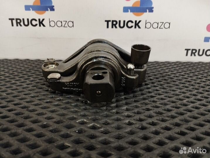 1895271 Вал рокеров