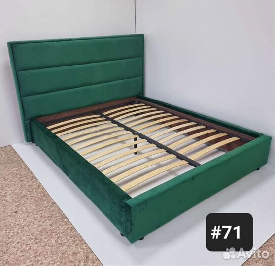 Кровать двуспальная с мягкой обивкой
