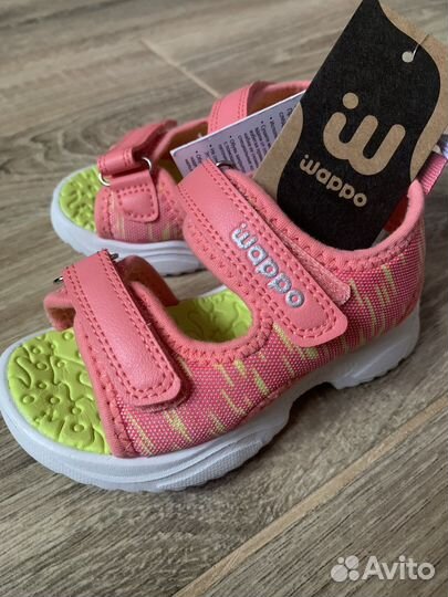 Новые босоножки для девочки