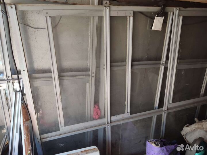 Алюминевая рама на окно