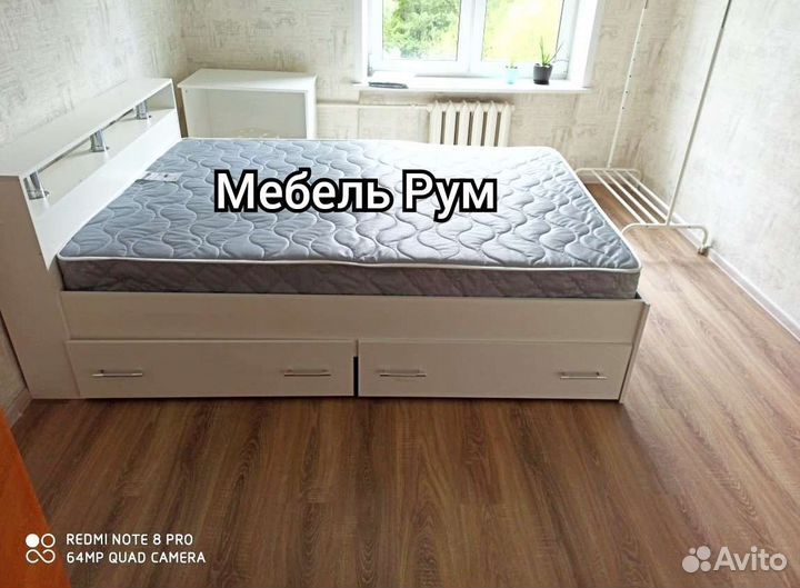 Кровать с матрасом