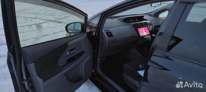 Toyota Prius Alpha 1.8 CVT, 2013, 159 000 км