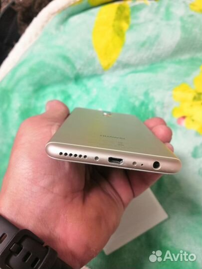Телефон Huawei