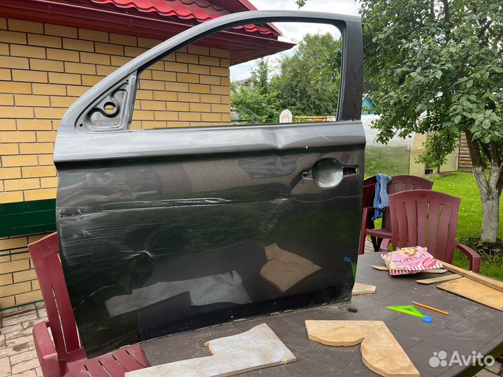 Дверь Mitsubishi Outlander
