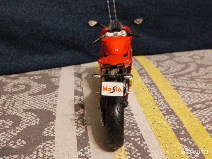 Модель собранного мотоцикла Ducati 1:12